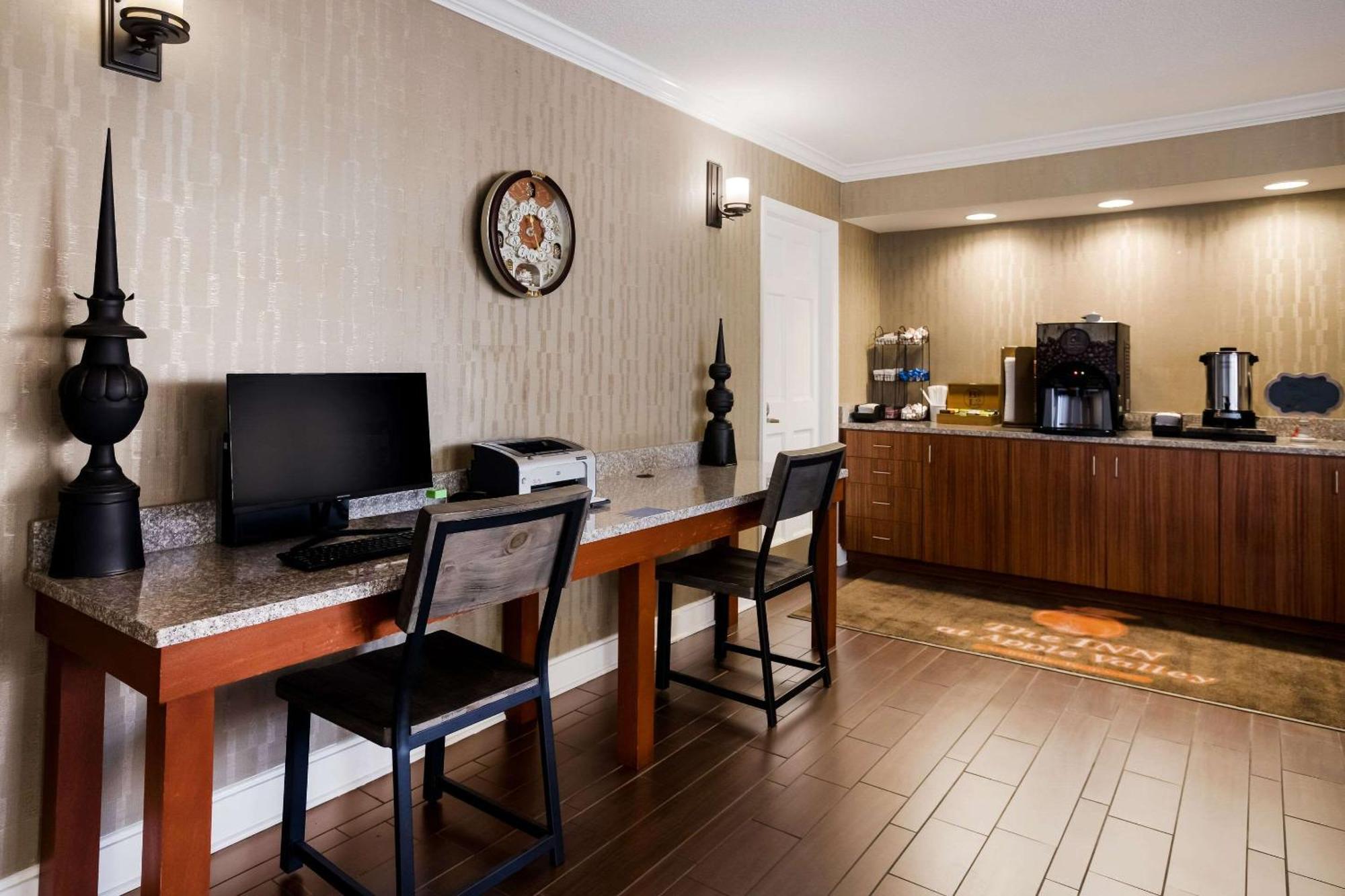 The Inn At Apple Valley, Ascend Hotel Collection Севьервилл Экстерьер фото